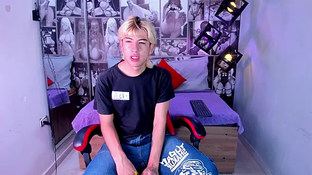 Snapshot of Enrrixxx_ chatting on December 19, 2025, 12:28 am Enrrixxx online show from December 19, 2025, 12:28 am