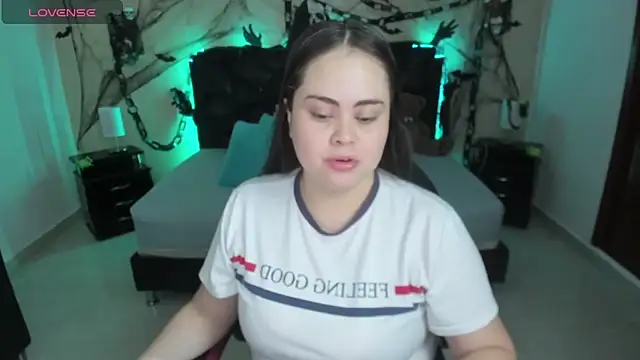 LolaVillalobos online show from October 29, 2025, 11:34 am