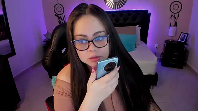 LolaVillalobos online show from February 11, 2026, 11:48 am