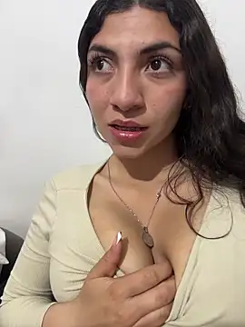 arieel  722 online show from November 30, 2025, 3:32 am