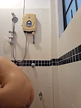 Snapshot of lirz06 chatting on December 21, 2025, 10:44 am lirz06 online show from December 21, 2025, 10:44 am