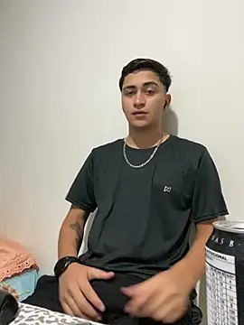 Tavinho067 online show from November 12, 2025, 2:34 am