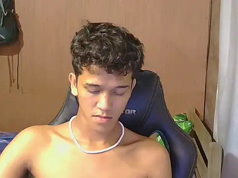 kenbigcockxx online show from December 18, 2025, 1:17 pm