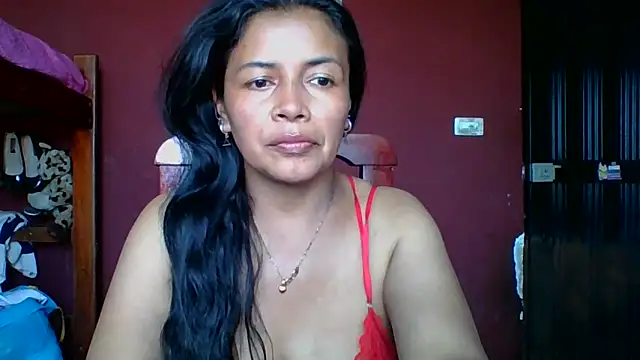 DianaOchoa  online show from October 2, 2025, 8:05 pm