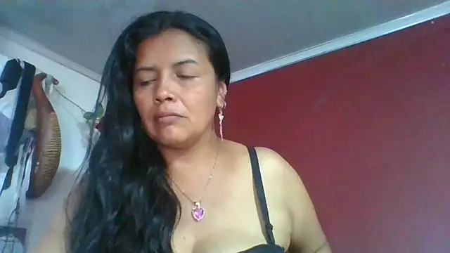DianaOchoa  online show from May 24, 2026, 10:48 pm