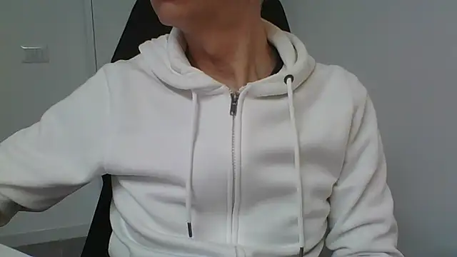 Snapshot of Sensor2000 chatting on February 16, 2026, 7:59 am Sensor2000 online show from February 16, 2026, 7:59 am