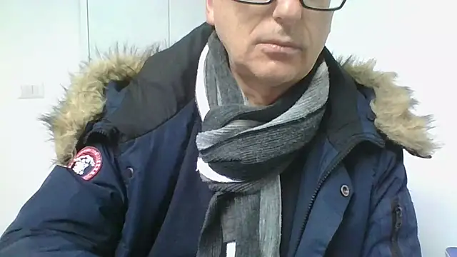 Snapshot of Sensor2000 chatting on February 18, 2026, 8:43 am Sensor2000 online show from February 18, 2026, 8:43 am