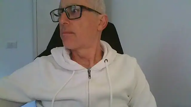 Snapshot of Sensor2000 chatting on February 26, 2026, 2:38 pm Sensor2000 online show from February 26, 2026, 2:38 pm