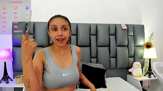 valeriasweet  online show from November 22, 2025, 4:17 pm