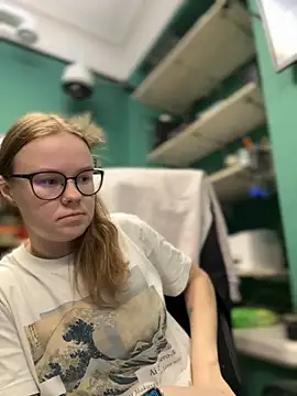 Snapshot of _CherryBloom_ chatting on September 13, 2025, 9:09 am  CherryBloom  online show from September 13, 2025, 9:09 am