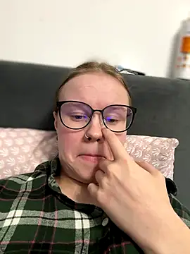 Snapshot of _CherryBloom_ chatting on September 21, 2025, 5:36 pm  CherryBloom  online show from September 21, 2025, 5:36 pm