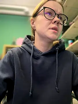 Snapshot of _CherryBloom_ chatting on September 29, 2025, 7:51 pm  CherryBloom  online show from September 29, 2025, 7:51 pm