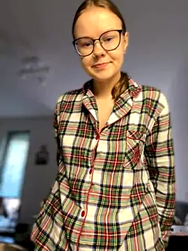 Snapshot of _CherryBloom_ chatting on September 30, 2025, 8:19 am  CherryBloom  online show from September 30, 2025, 8:19 am