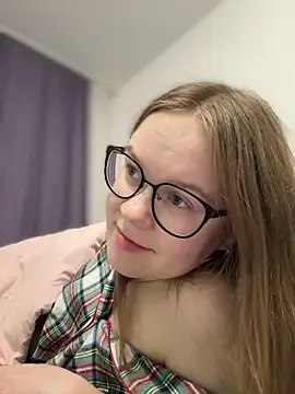 Snapshot of _CherryBloom_ chatting on September 30, 2025, 8:25 pm  CherryBloom  online show from September 30, 2025, 8:25 pm