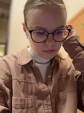 Snapshot of _CherryBloom_ chatting on October 6, 2025, 6:22 am  CherryBloom  online show from October 6, 2025, 6:22 am