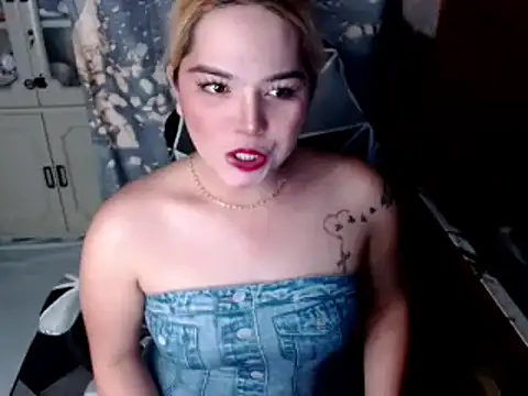 Snapshot of blonditax1111 chatting on October 22, 2025, 8:25 am blonditax1111 online show from October 22, 2025, 8:25 am