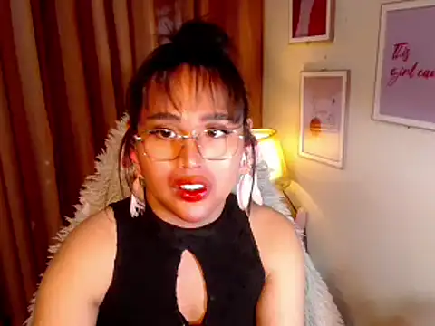 urmidnightcravingsxx online show from April 9, 2026, 12:43 am