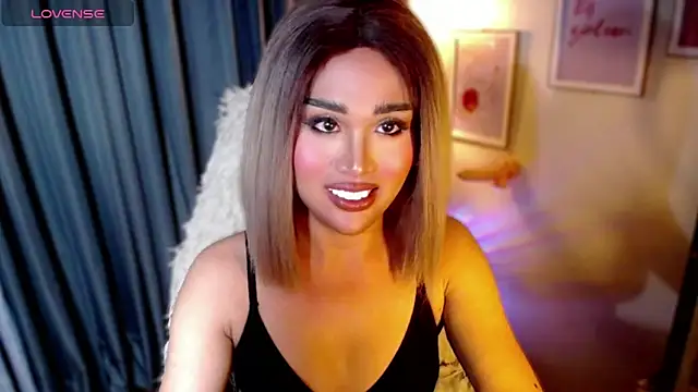 urmidnightcravingsxx online show from May 27, 2026, 7:44 pm