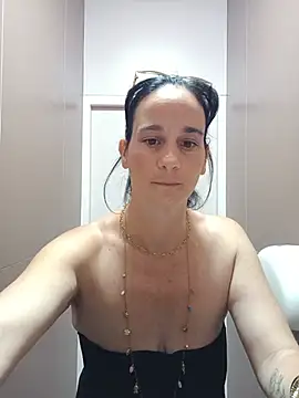 caro252 online show from May 28, 2026, 7:05 am