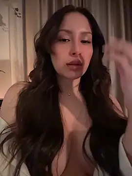 ArianaaSwift online show from April 9, 2026, 7:41 pm