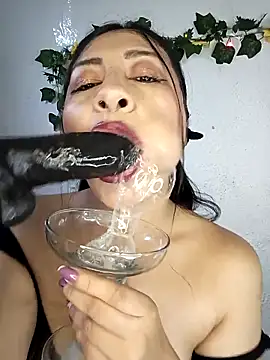 lunna 07 online show from March 10, 2026, 2:11 pm