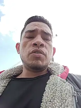 Snapshot of Andreshot911 chatting on November 8, 2025, 6:29 pm Andreshot911 online show from November 8, 2025, 6:29 pm