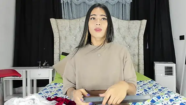 aleja spearsx online show from May 25, 2026, 12:00 pm