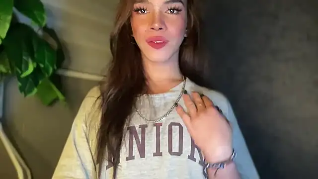 Snapshot of Misselliefayexxx chatting on November 29, 2025, 10:29 am Misselliefayexxx online show from November 29, 2025, 10:29 am