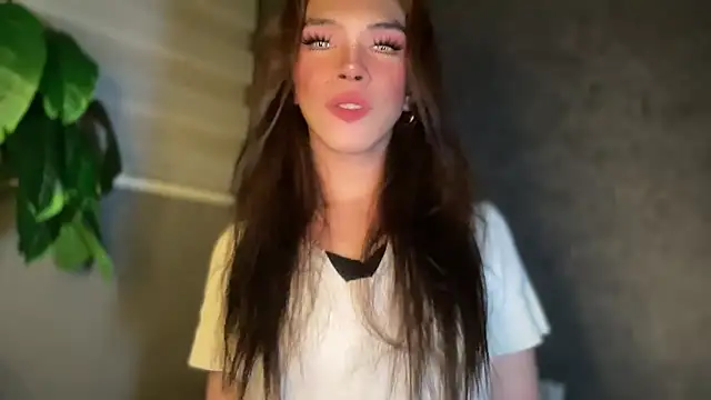 Snapshot of Misselliefayexxx chatting on November 30, 2025, 9:24 am Misselliefayexxx online show from November 30, 2025, 9:24 am