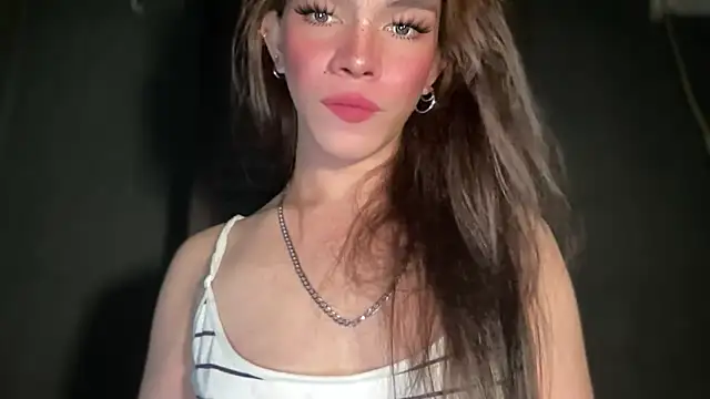 Snapshot of Misselliefayexxx chatting on December 3, 2025, 9:24 pm Misselliefayexxx online show from December 3, 2025, 9:24 pm