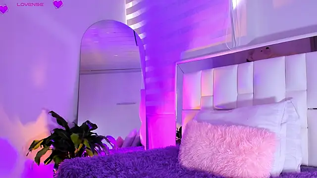 sara goddess01 online show from September 19, 2025, 6:08 pm