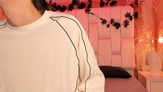 Daphne And Roger online show from February 7, 2026, 11:03 am