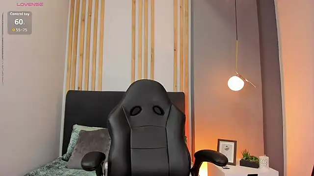 ivy collins  online show from October 24, 2025, 9:44 pm