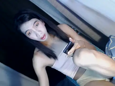 xyourdreamtrans online show from October 3, 2025, 6:32 am