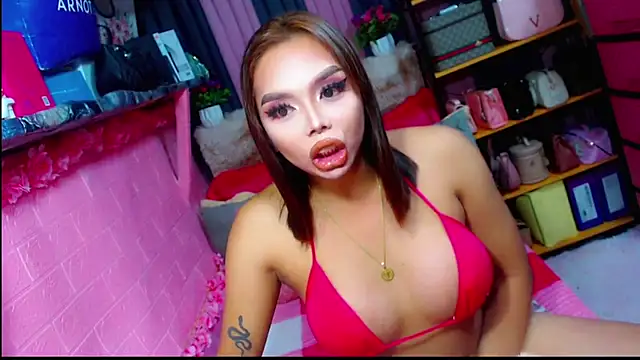 Snapshot of MoniqueCeleste chatting on October 19, 2025, 4:07 pm MoniqueCeleste online show from October 19, 2025, 4:07 pm