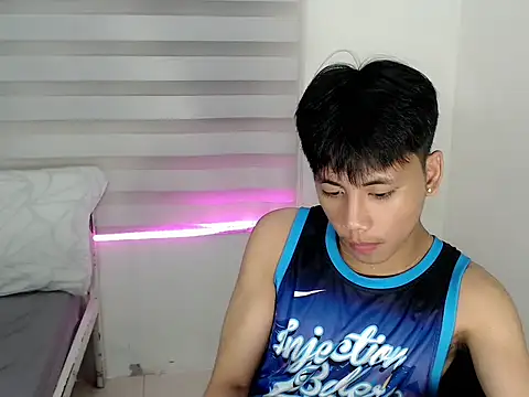 ynotyu online show from October 4, 2025, 3:32 pm