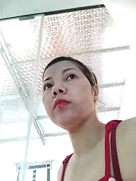 LuxiLuxi18x online show from April 28, 2026, 3:33 am