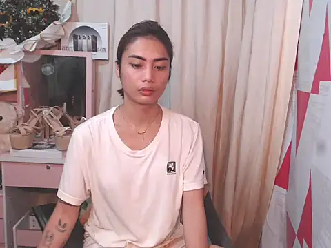 miss-miya online show from November 14, 2025, 2:32 am