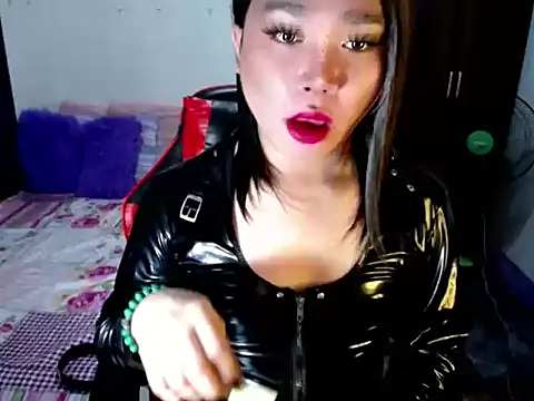 Urassiansweetcummer online show from September 9, 2025, 9:14 pm