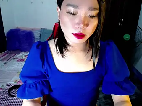 Urassiansweetcummer online show from September 12, 2025, 12:44 am