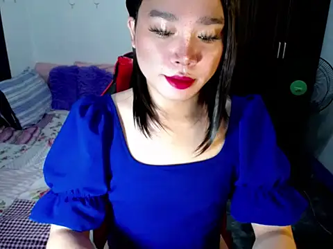 Urassiansweetcummer online show from September 23, 2025, 1:52 am