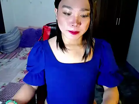 Urassiansweetcummer online show from September 25, 2025, 2:04 am