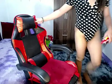 Urassiansweetcummer online show from November 5, 2025, 1:49 am