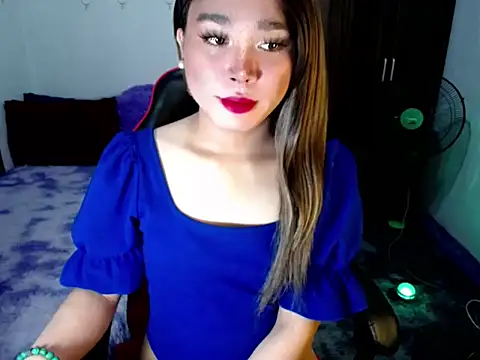 Urassiansweetcummer online show from December 18, 2025, 2:39 am