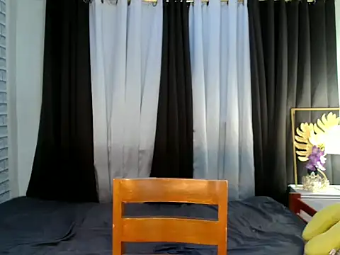 Snapshot of _Carmilla chatting on November 18, 2025, 4:33 pm Carmilla online show from November 18, 2025, 4:33 pm