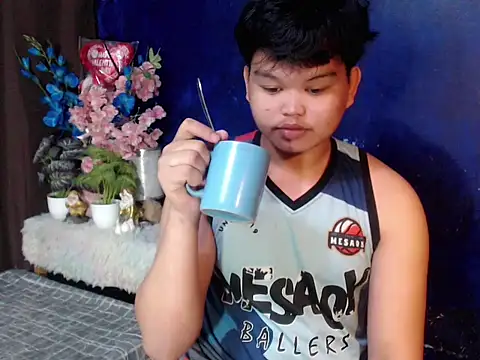 Reynelcock online show from March 8, 2026, 6:23 pm