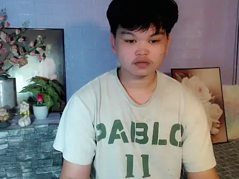 Reynelcock online show from May 13, 2026, 5:27 am