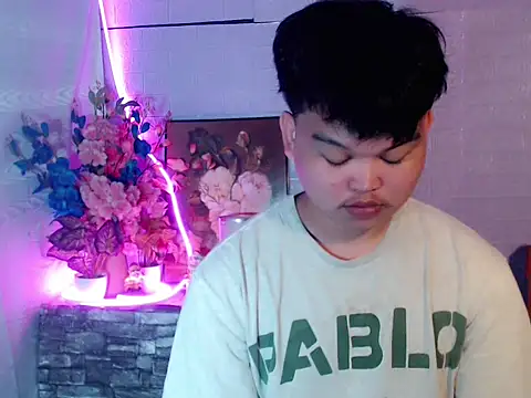 Reynelcock online show from May 21, 2026, 6:04 pm