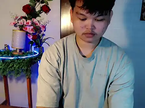 Snapshot of Reynelcock chatting on June 7, 2026, 3:54 am Reynelcock online show from June 7, 2026, 3:54 am