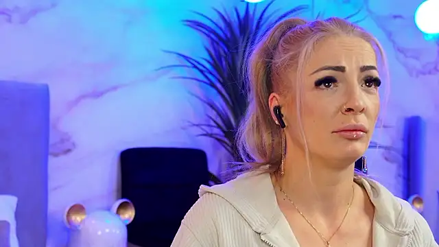 Izabellle02 online show from March 7, 2026, 5:04 am